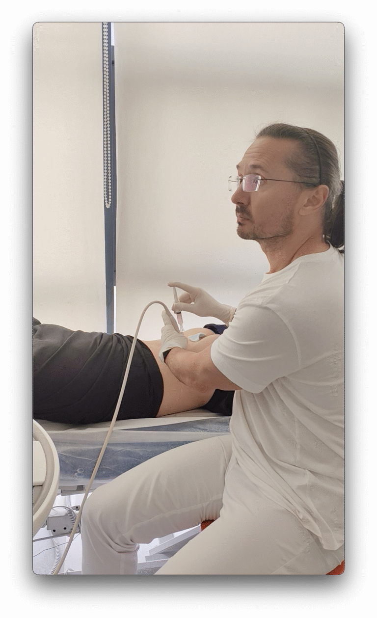 Dr. Adrian Bodiu efectuând infiltrații pentru dureri de coloană